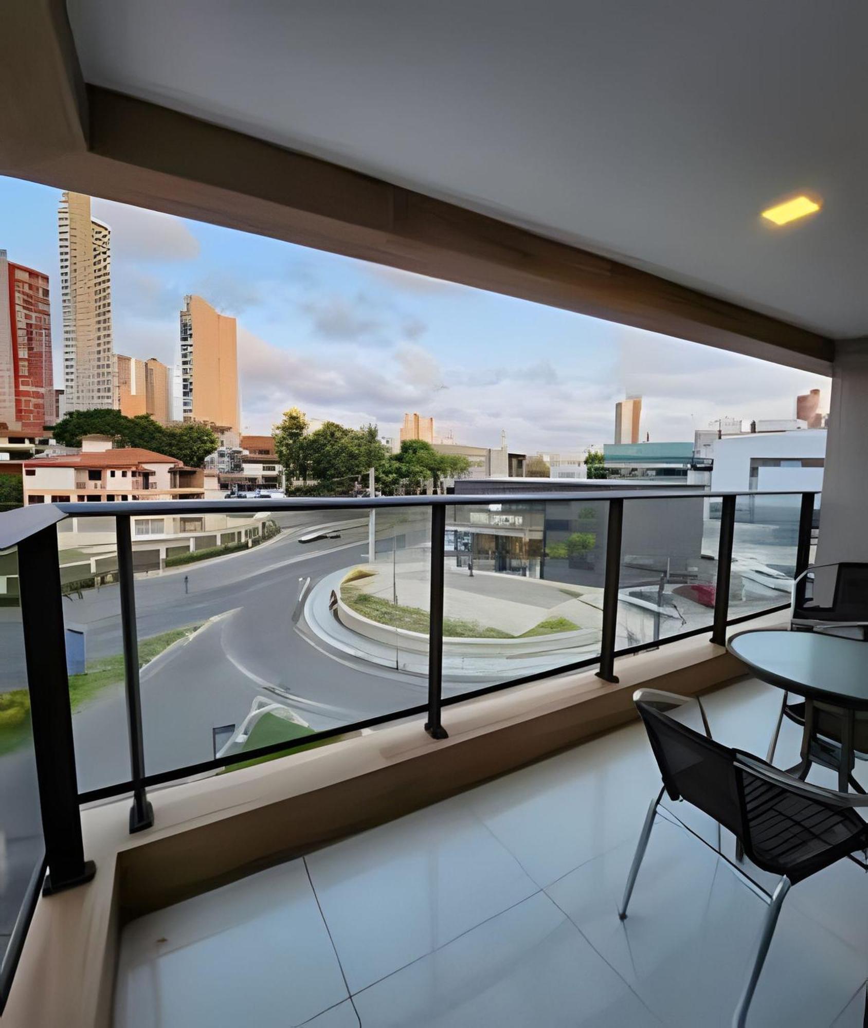 H.e 301 - Lindo Com Varanda - Caminho Arvores Apartamento