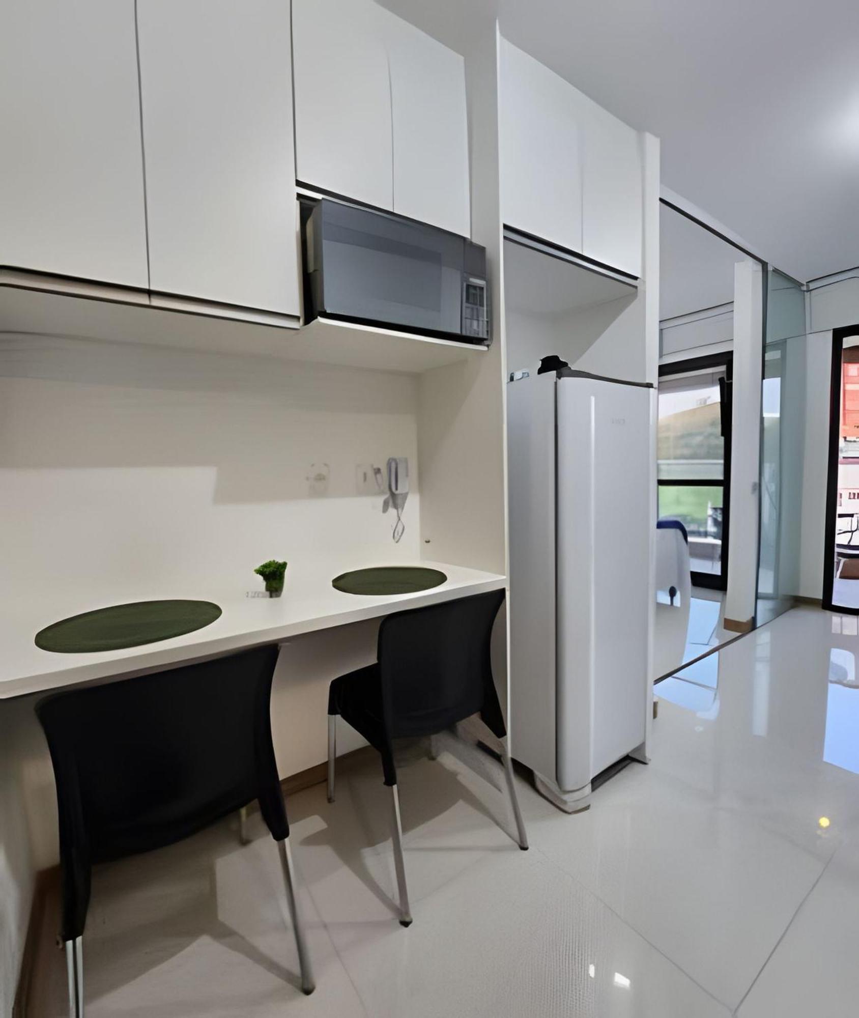 H.e 301 - Lindo Com Varanda - Caminho Arvores Apartment *