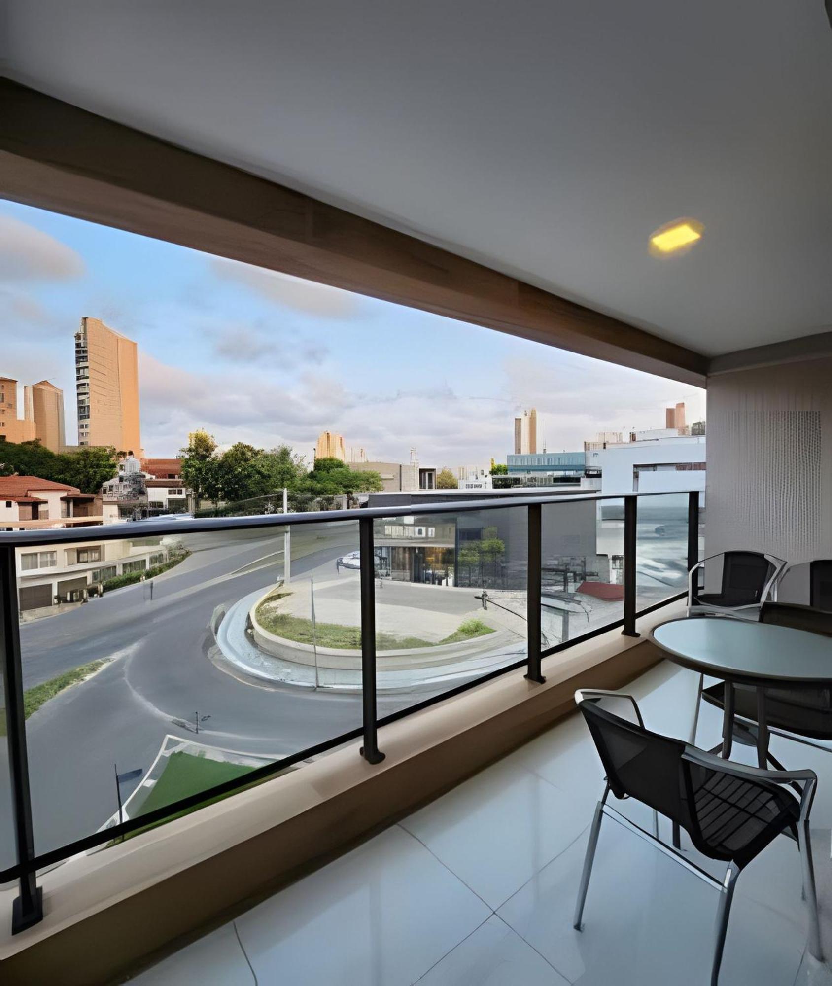 H.e 301 - Lindo Com Varanda - Caminho Arvores Apartment